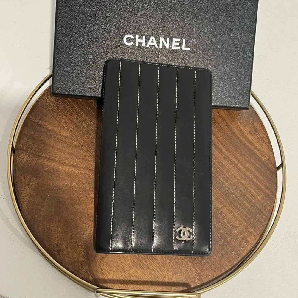 Chanel Black Lambskin Vertical Stitch Bifold Leather Wallet - Picture 3 of 8